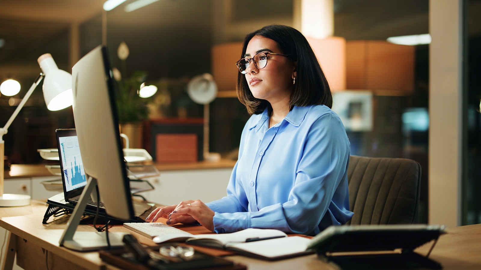 woman with a computer