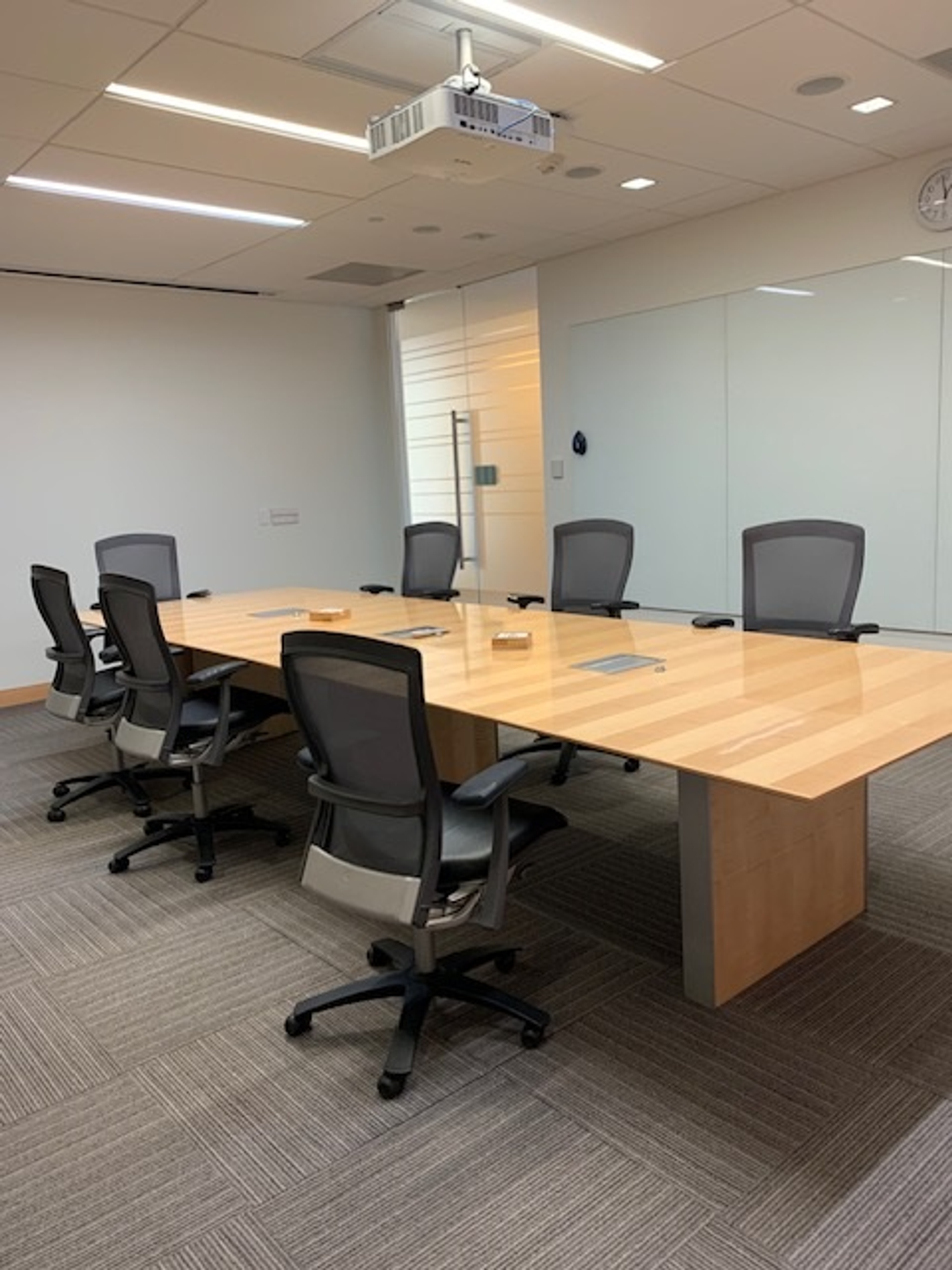 Picture of the meeting space inside the Indian Ocean Room