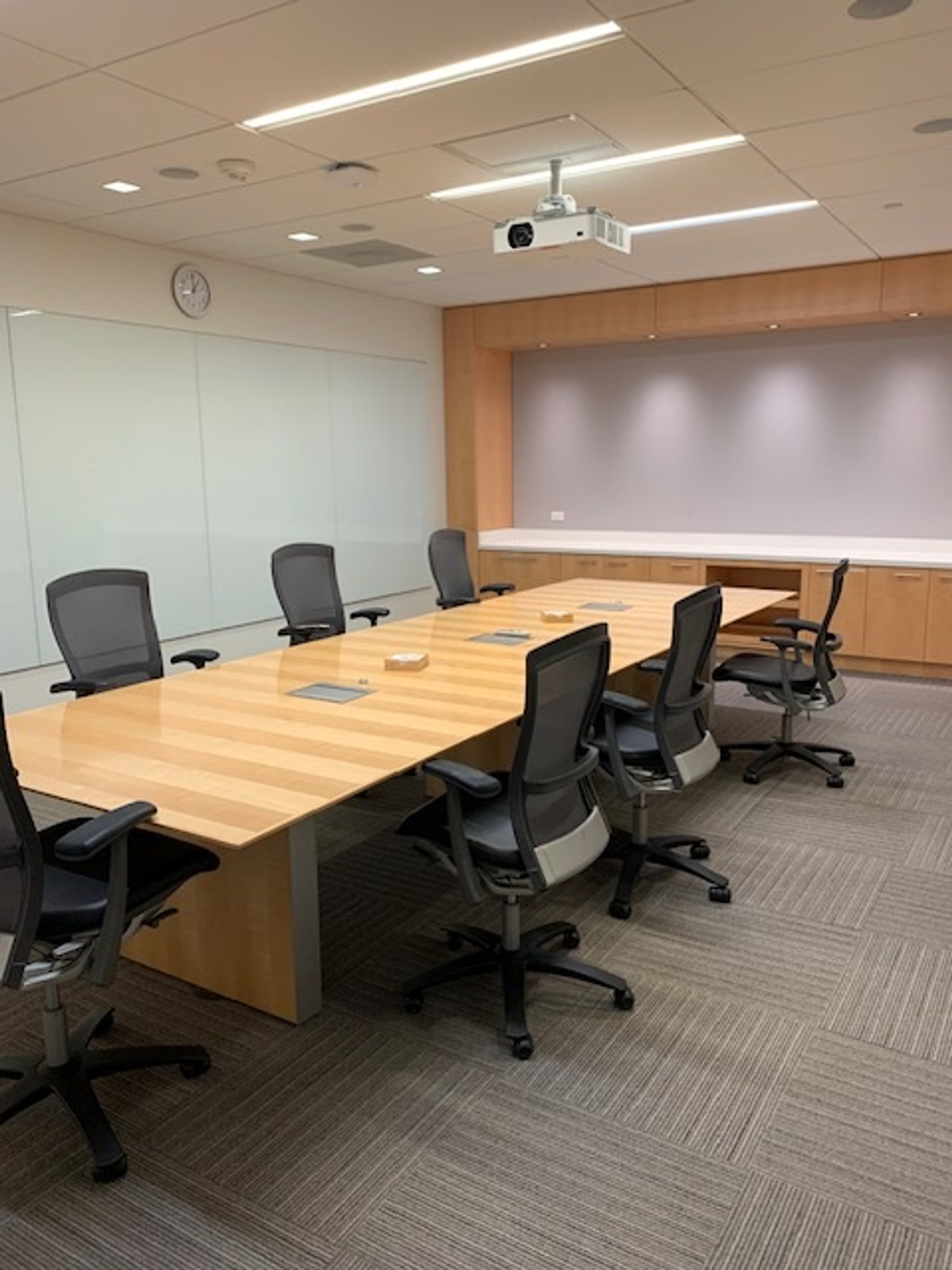 Picture of the meeting space inside the Indian Ocean Room