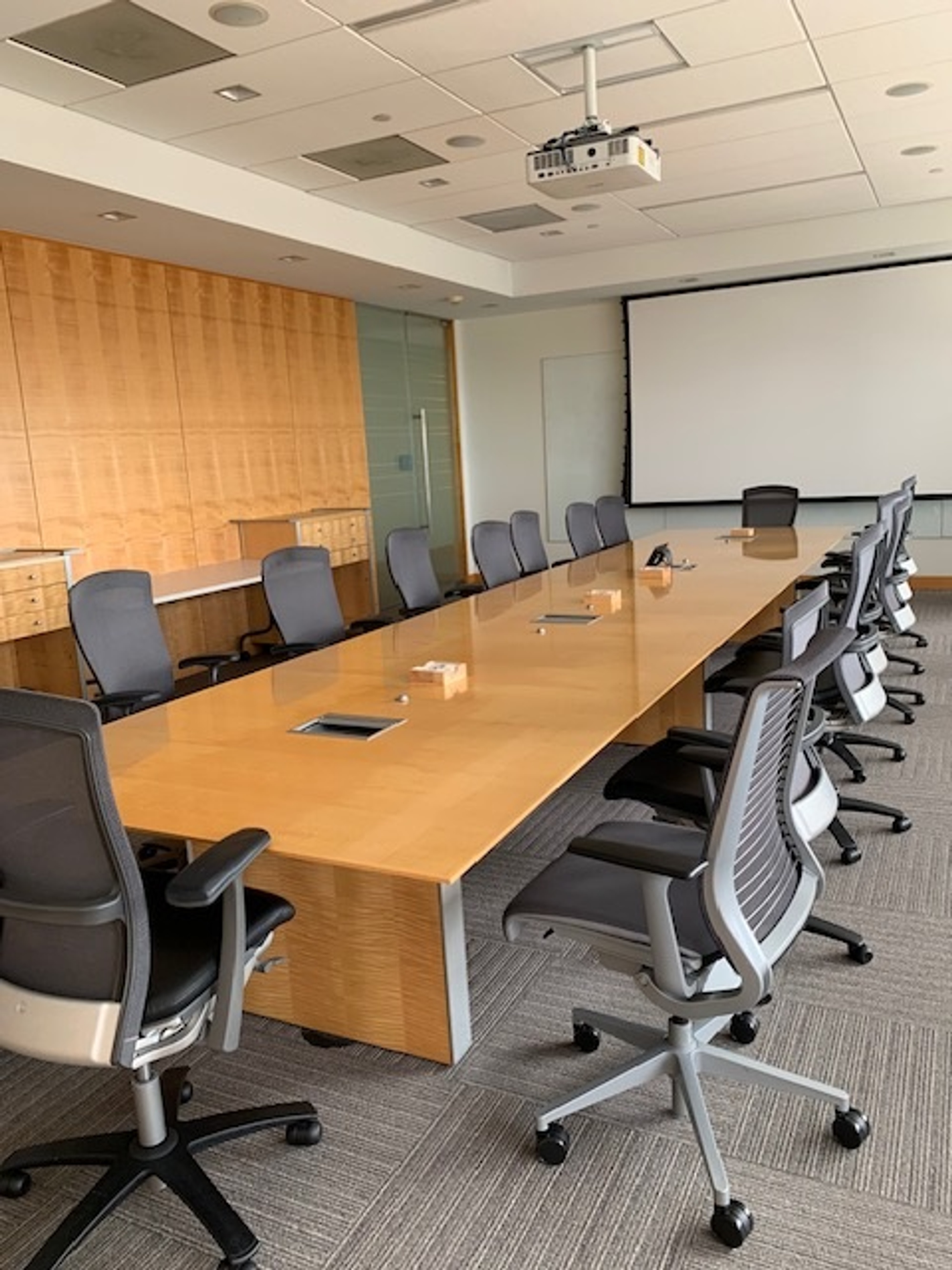 Interior photo of the meeting room space of the Pacific Ocean room