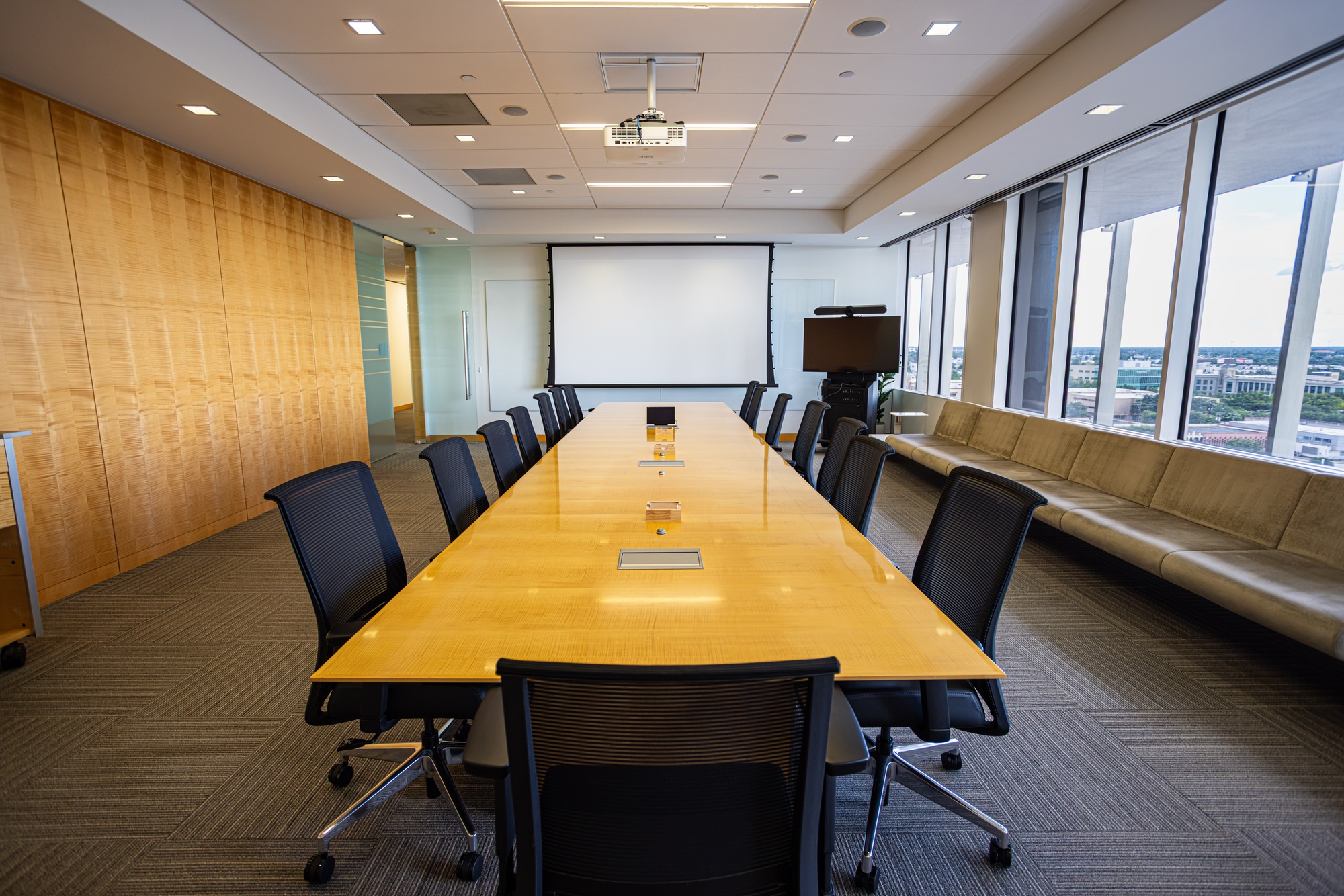 An interior view of the meeting room space of the Pacific Ocean room.