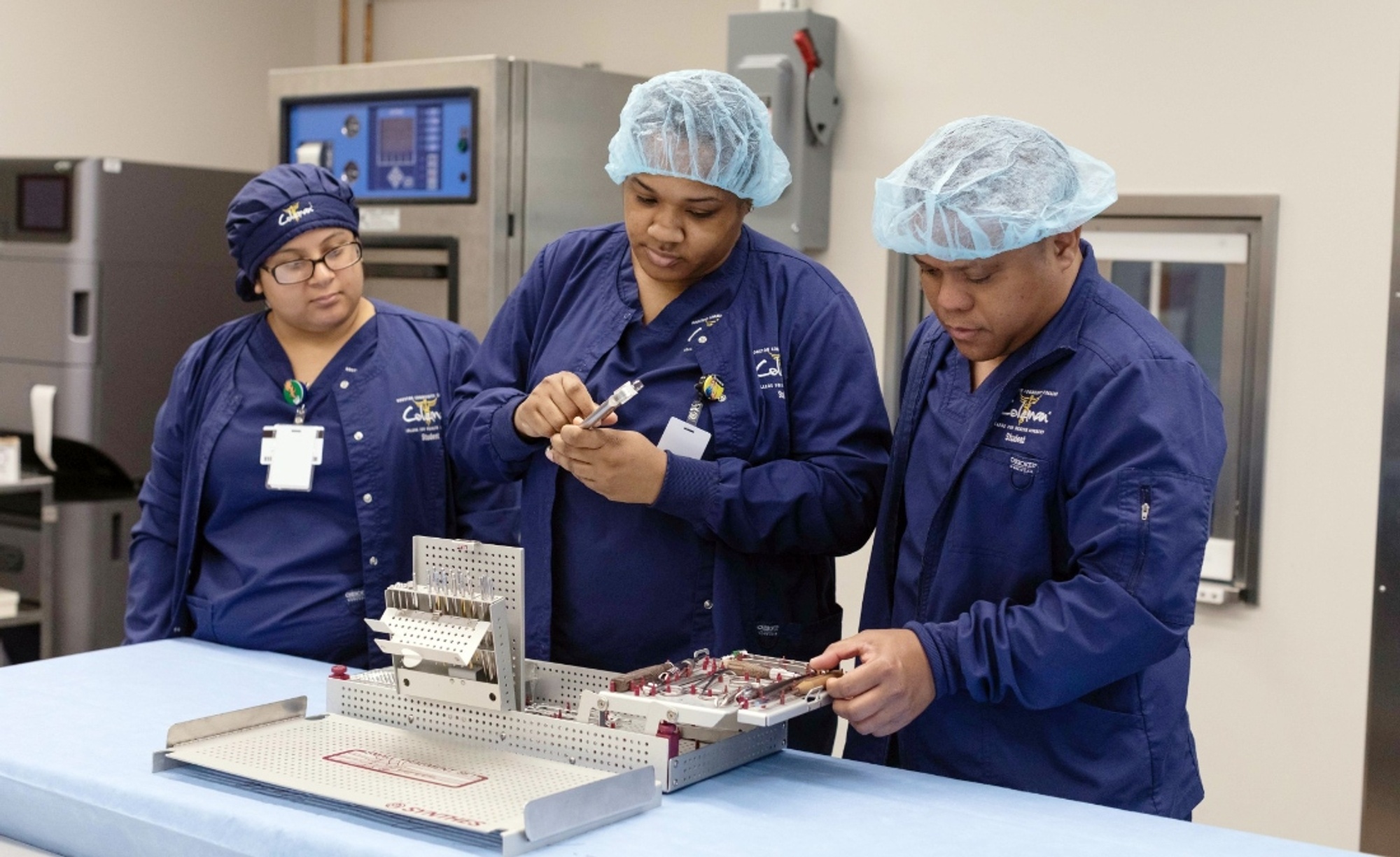 HCC students work in the Sterile Processing lab.