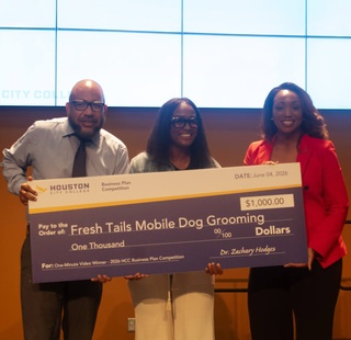 1 Minute Video Competition winner, Fresh Tails Mobile Dog Grooming - Peregrine Chapman, receiving her award