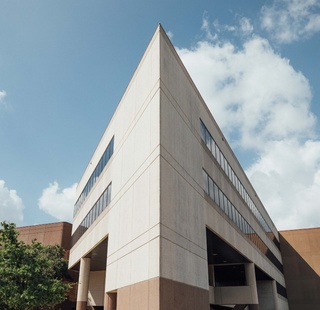 A view of a building at the HCC Northwest College.