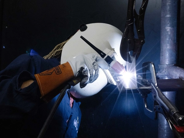 An HCC student wielder fuses some pieces of metal.