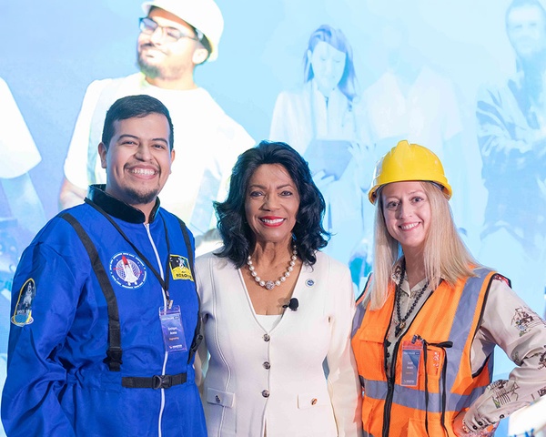 Chancellor Margaret Ford Fisher with students