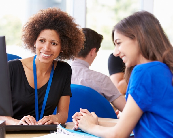 A student meeting with a college staff member