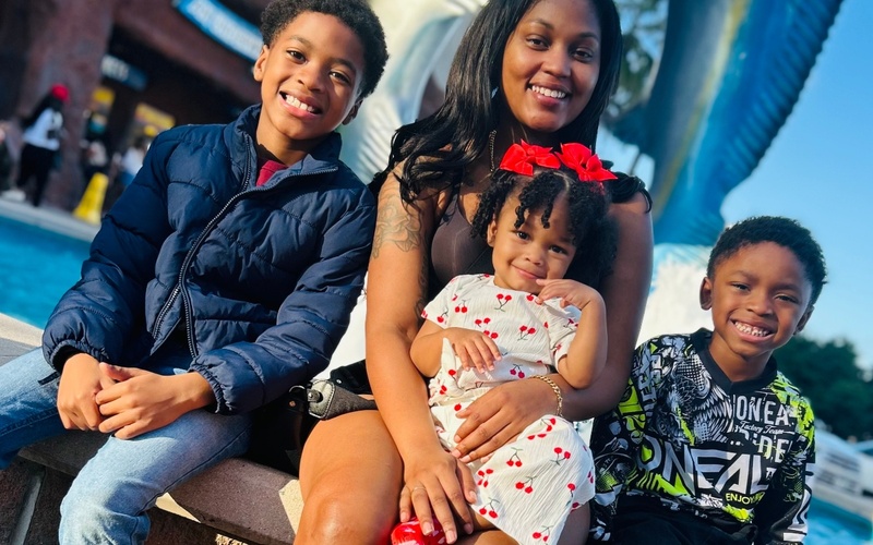 Jeromecia Brantley poses for a photo with her three children.