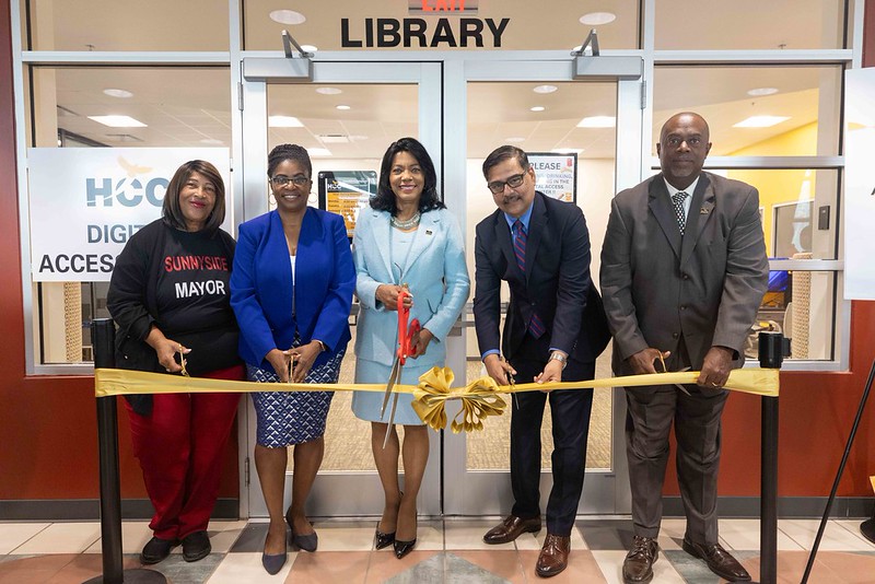 HCC Chancellor and Administrators at Ribbon Cutting Digital Access Center